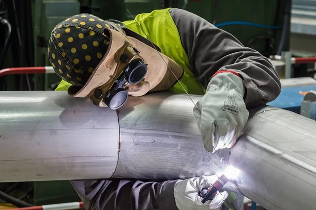 welder-481510_640