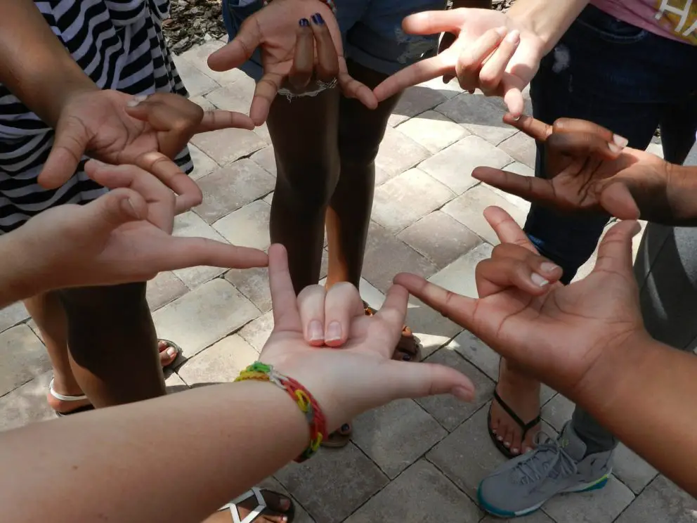 hands-541830_1280