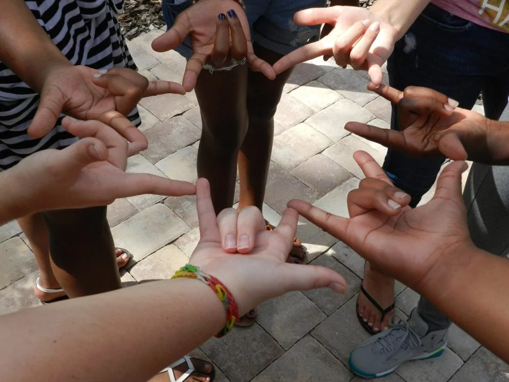 hands-541830_1280