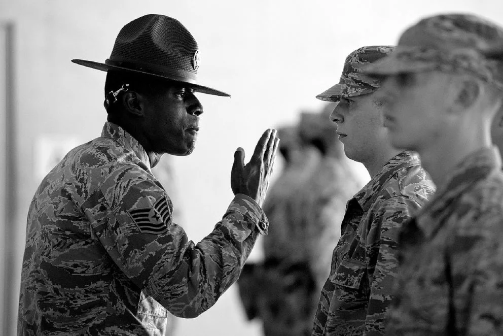military-662861_1280