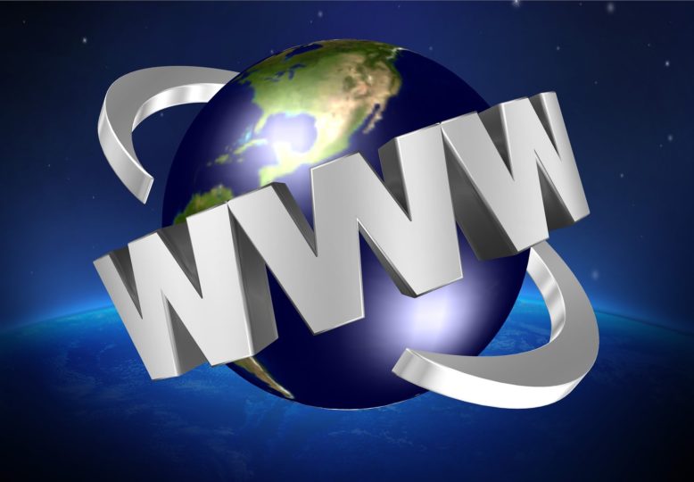 El globo terráqueo con el aro del planeta y las letras www envolviéndolo como signo de la comunicación mundial.