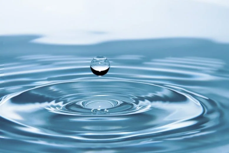 gota cristalina que muestra pH del agua