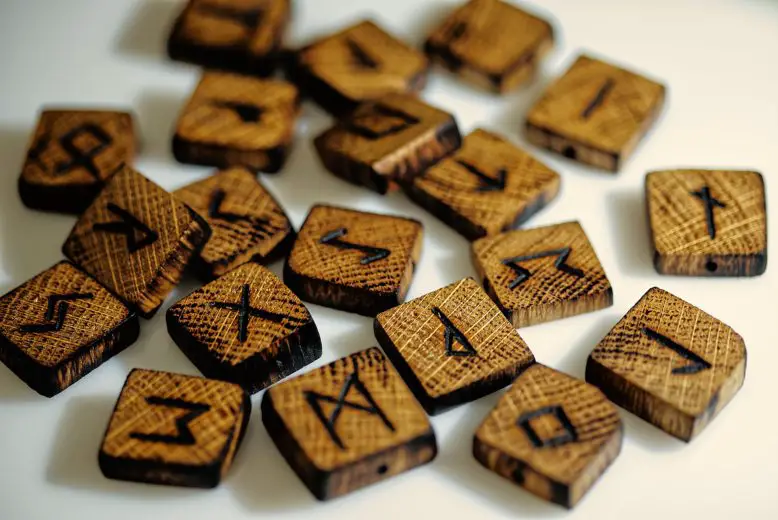 alfabeto de las runas vikingas